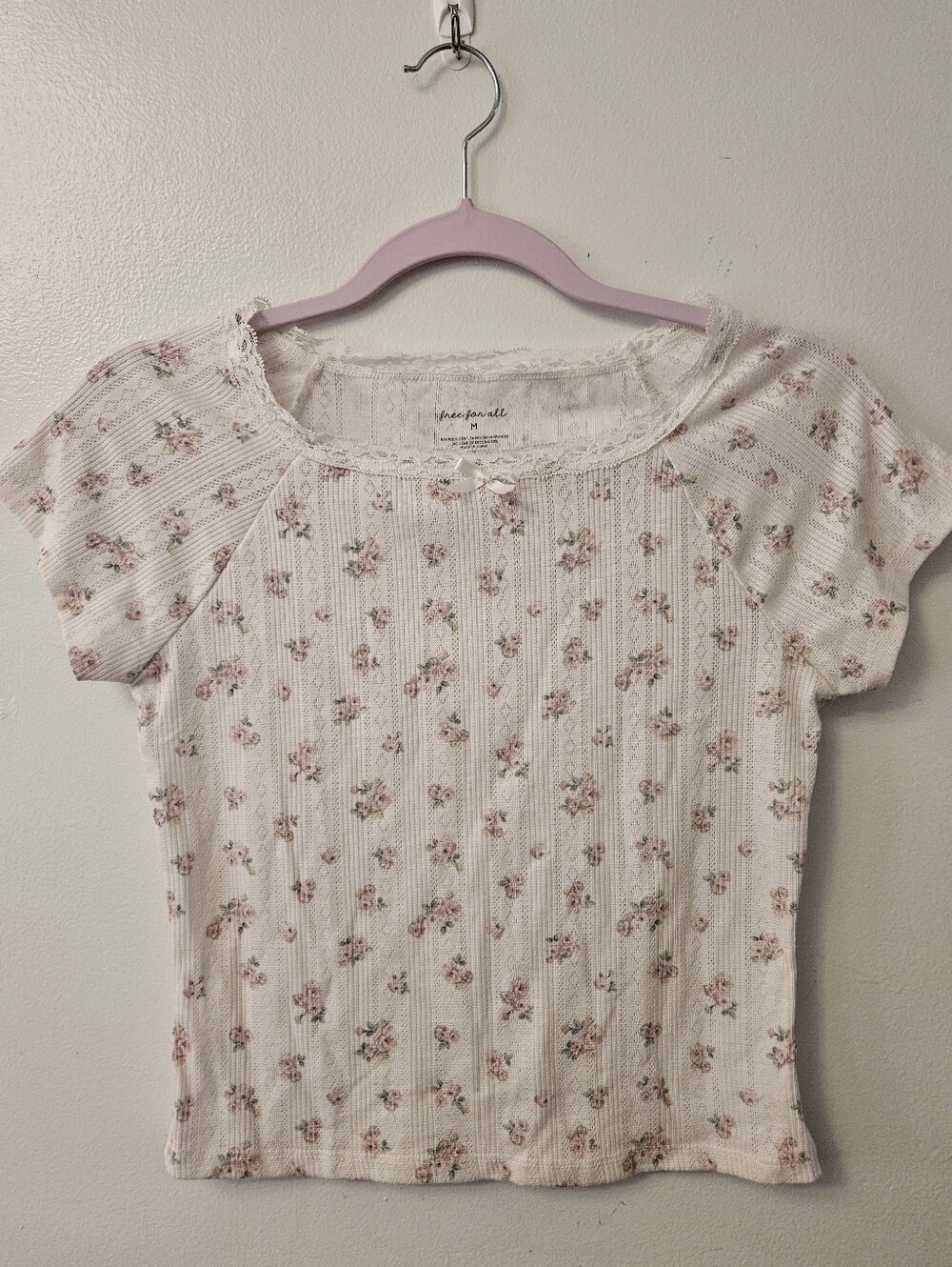 Free For All NWOT Short Sleeve Pointelle Top W/ Pink Flowers On Cream Background